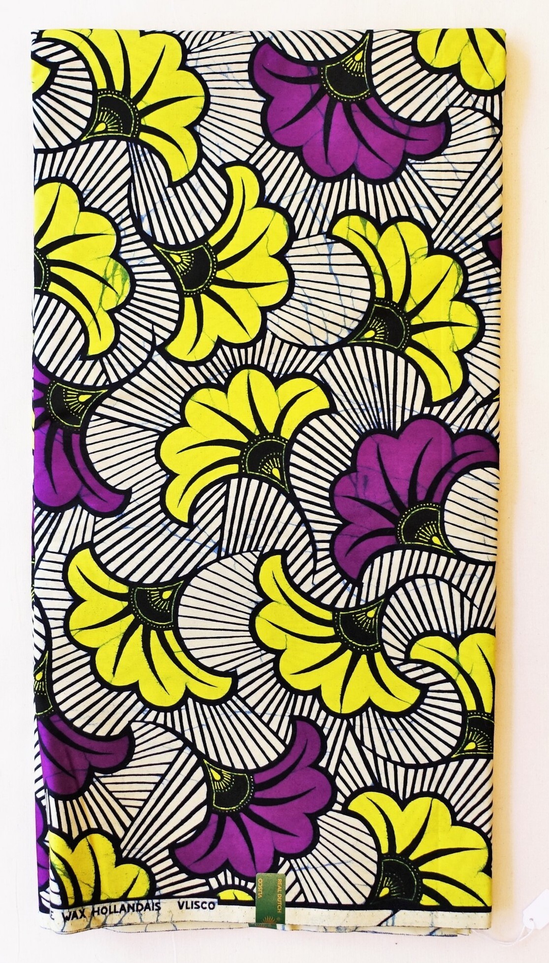 Vlisco cotton wax cloth for the West African market, possibly inspired by Japanese prints (TRC 2022.2367).