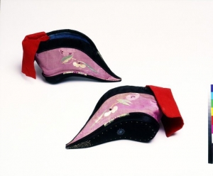 Pair of Chinese lotus shoes, second half 19th century.