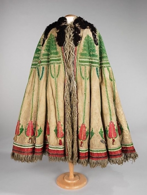Suba cloak with vir&aacute;goz&aacute;s embroidery, from Hungary.