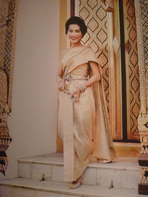 Queen Sirikit in 1962, wearing a form of 'new' Thai national dress.