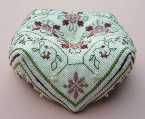 Example of a biscornu, 10 x 10 cm.
