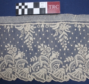 Example of embroidered net. Brussels, c. 1900.
