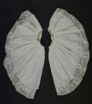 Pair of woman's  engageantes, 18th century, Britain?