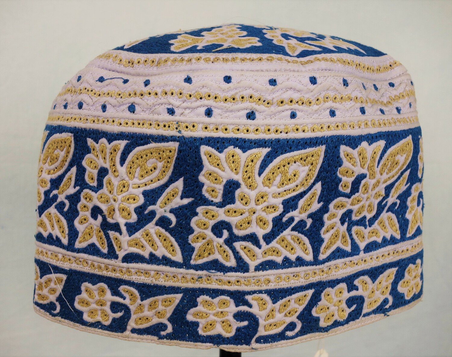 Man's cap with a large crown and headband. Oman, 1996 (TRC 1997.0018).