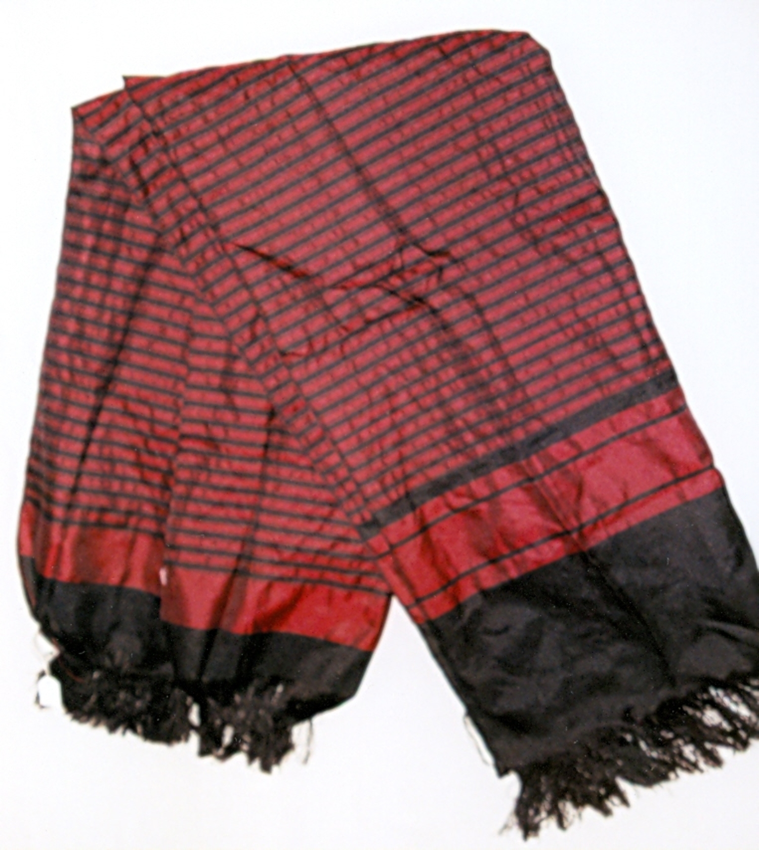 Fig. 2. Men's sash made from synthetic cloth, acquired in 1998 in the Sanandaj bazaar, western Iran (TRC 1998.0206).