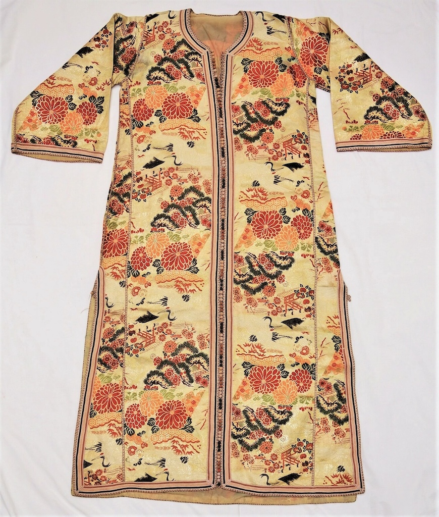 Moroccan kaftan for a woman, made from a Japanese kimono sash (obi), 1950s (TRC 2001.0074).