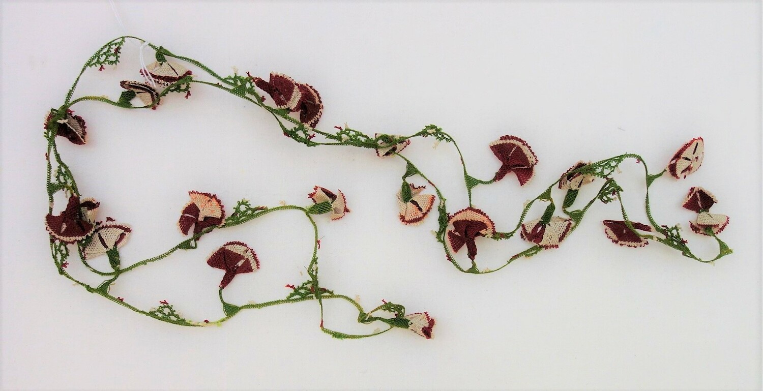 Oya decoration for a headscarf, needlelace. Turkey, early 20th century (TRC 2002.0047).