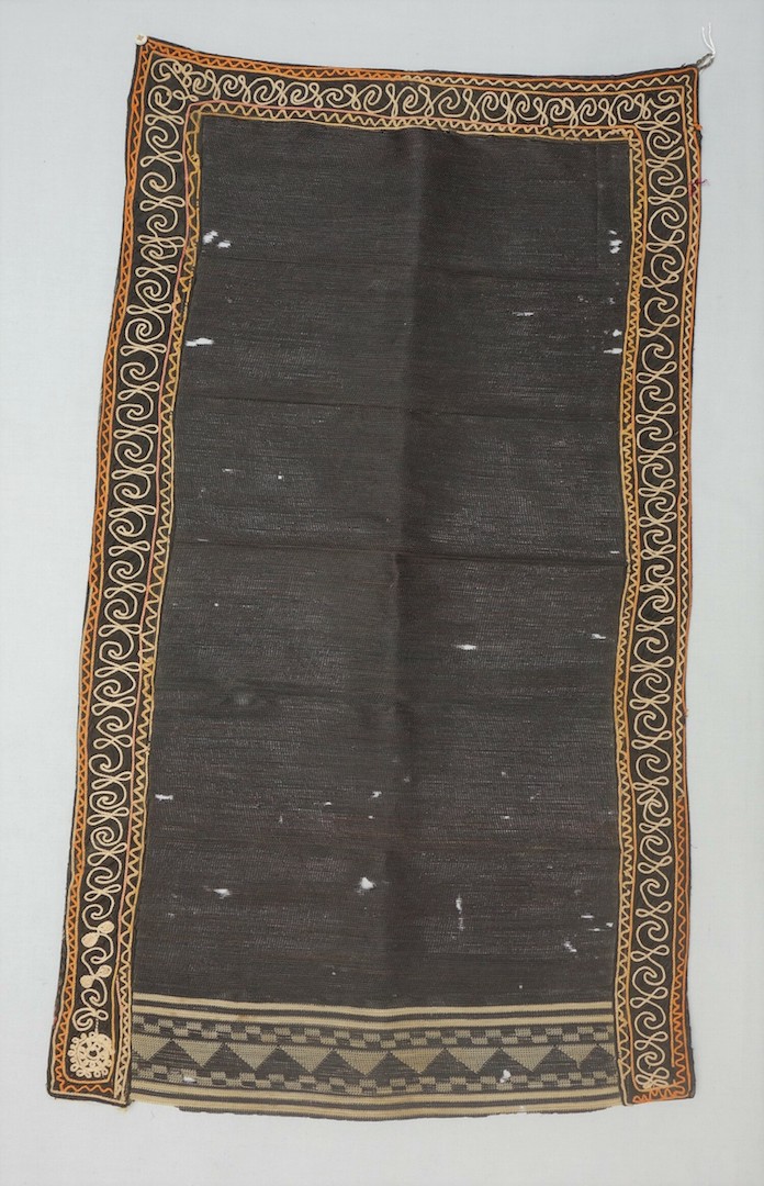 Looped horsehair veil from Uzbekistan, 20th century (TRC 2005.0261).