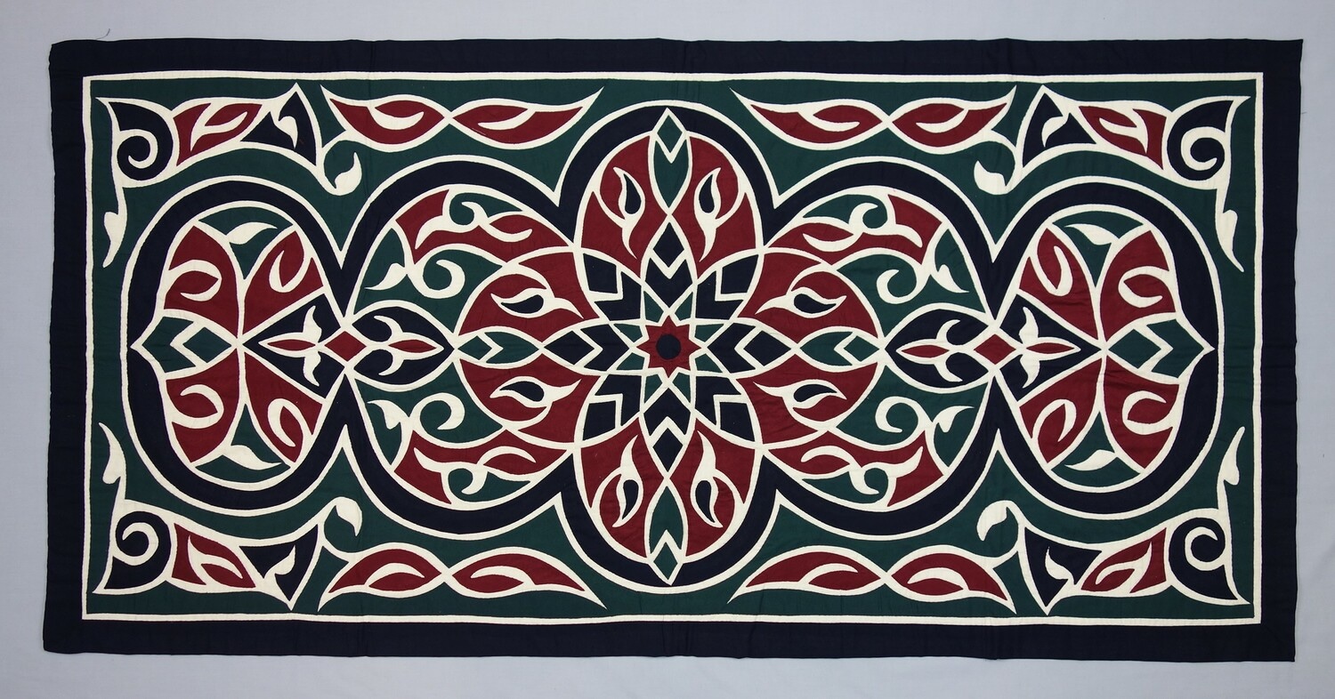 Classic khayamiya panel with Arabesque decoration. Cairo, 2013 (TRC 2013.0436).