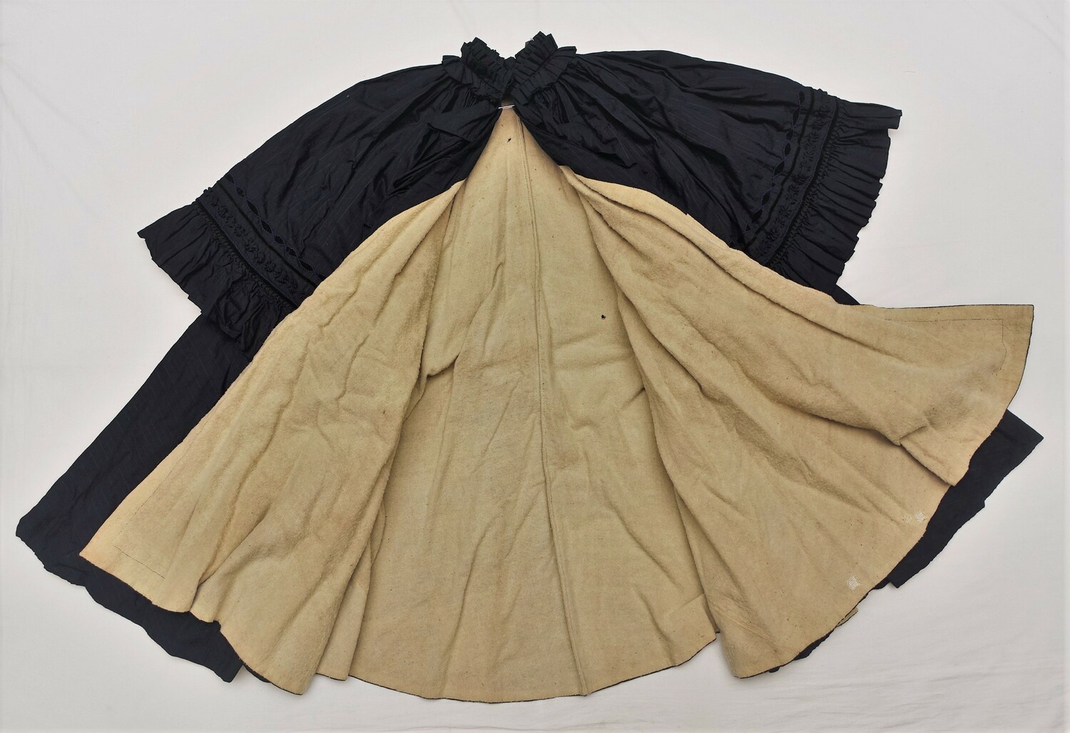 Fig. 4. A 20th century cape, likely from the Lindhorst region in Germany. (TRC 2016.0559).