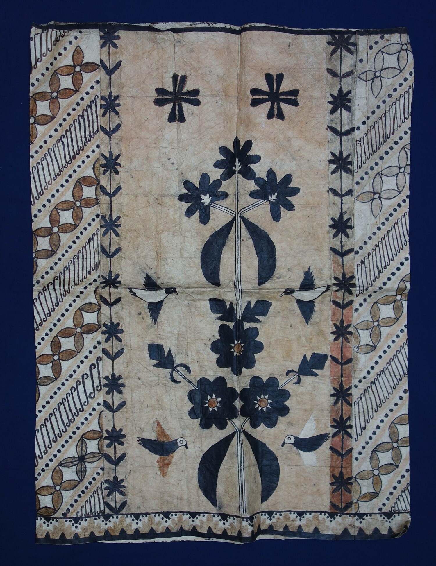A sarong made from bark bast, Sulawesi, Indiensia, 1940's (TRC 2018.0040).