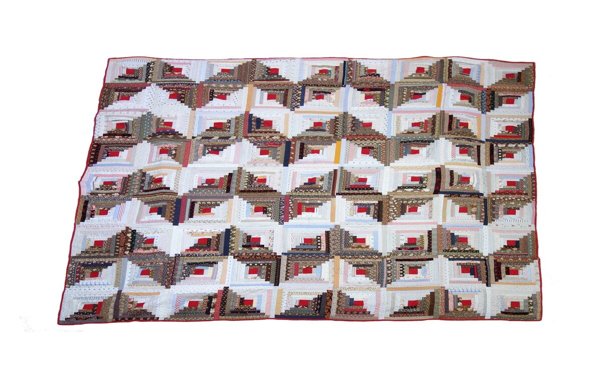 Log cabin coverlet, USA, 1880's (TRC 2019.2404).