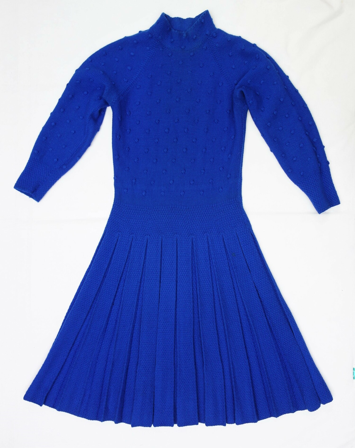 Hand knitted dress, by Eva Radu, Romania, c. 1970s (TRC 2020.0336a).