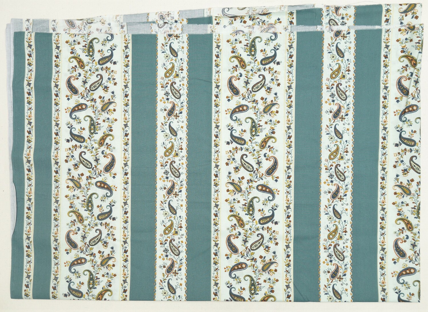 Modern example of tissue Provencal, with a Regency-style lay-out and small buteh/Paisley motifs (TRC 2020.3193).