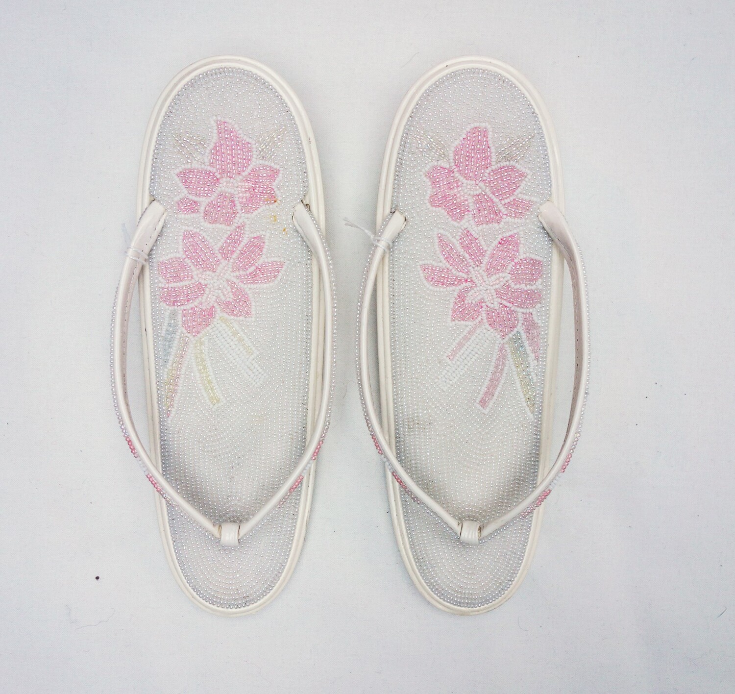 Pair of sandals with seed bead designs, Japan, 1960s-1970s (TRC 2021.0635b-c).