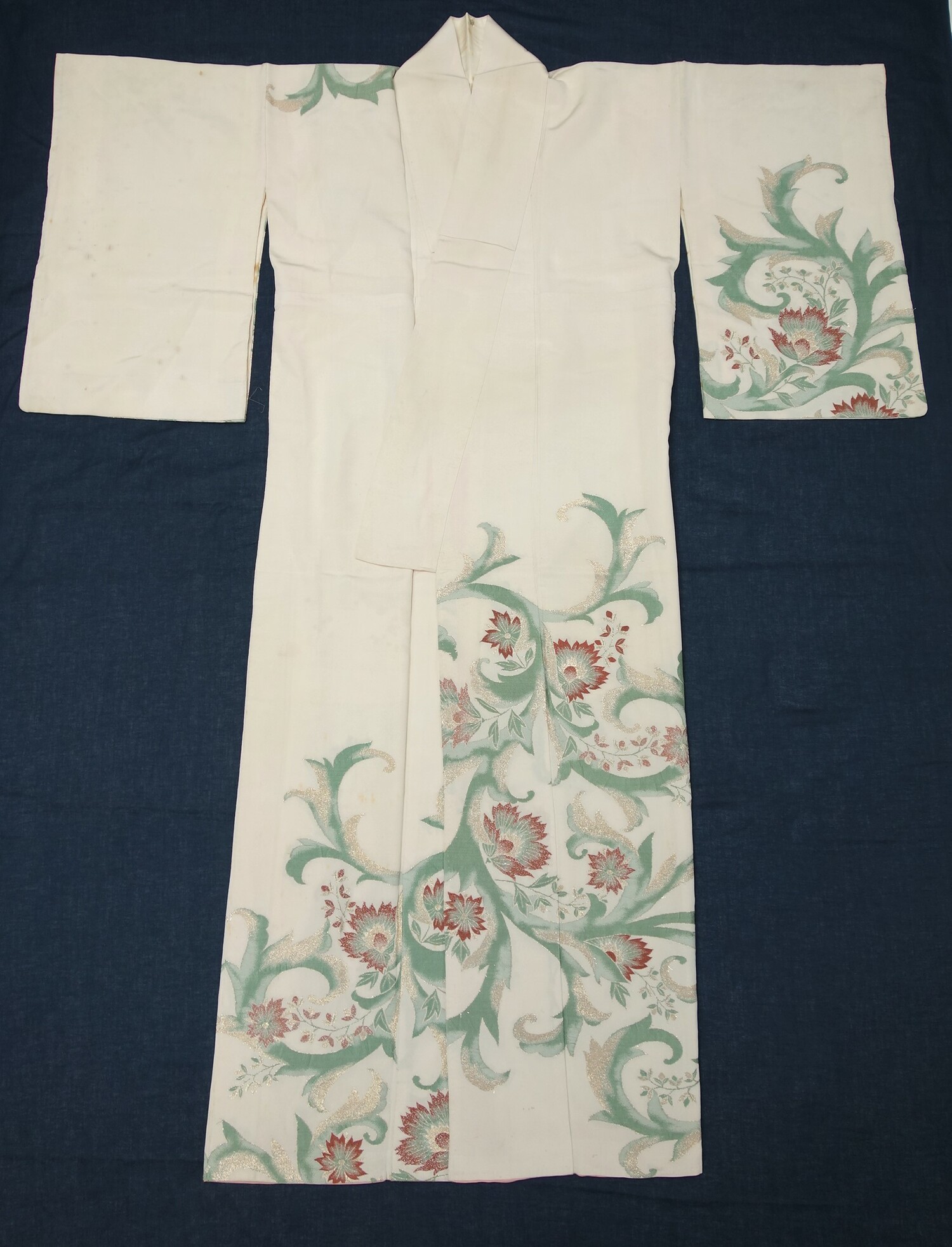 A Majolica Omeshi kimono inspired by Majorca porcelain patterns (TRC 2021.2145).
