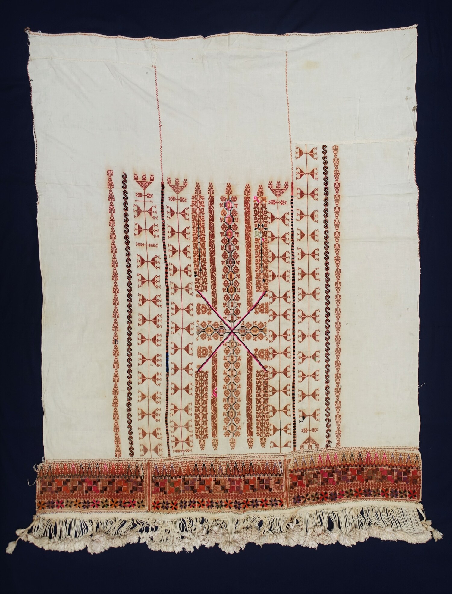 Partial Palestinian shawl from Hebron, c. 1900 (TRC 2023.0064).