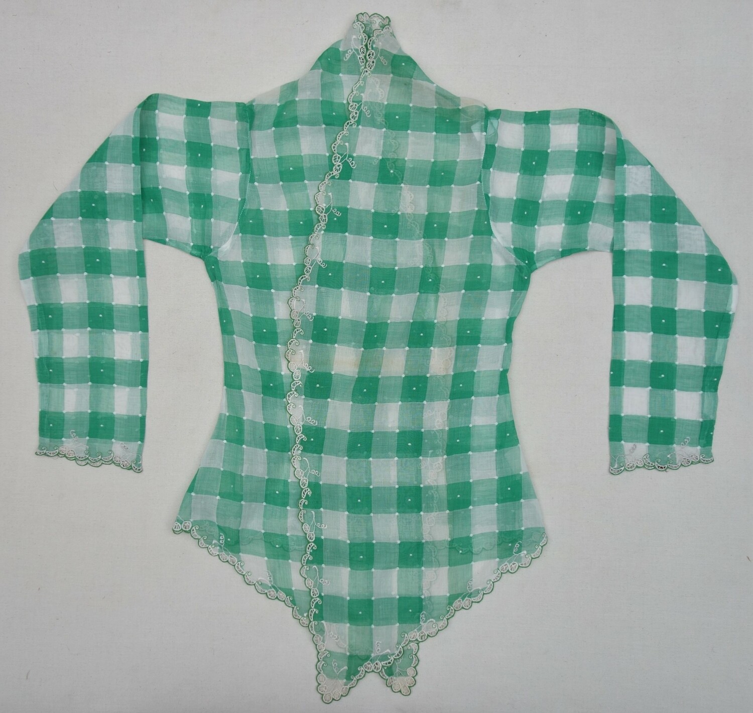 Cotton kebaya-style blouse from the Dutch Antilles, early 20th century (TRC 2023.0077).