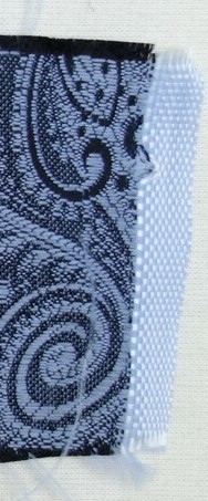 Fig. 3. Sample of cloth with floating weft threads and a selvedge in a plain weave. Some of the floating weft threads intrude into the selvedge (TRC 2023.1531).
