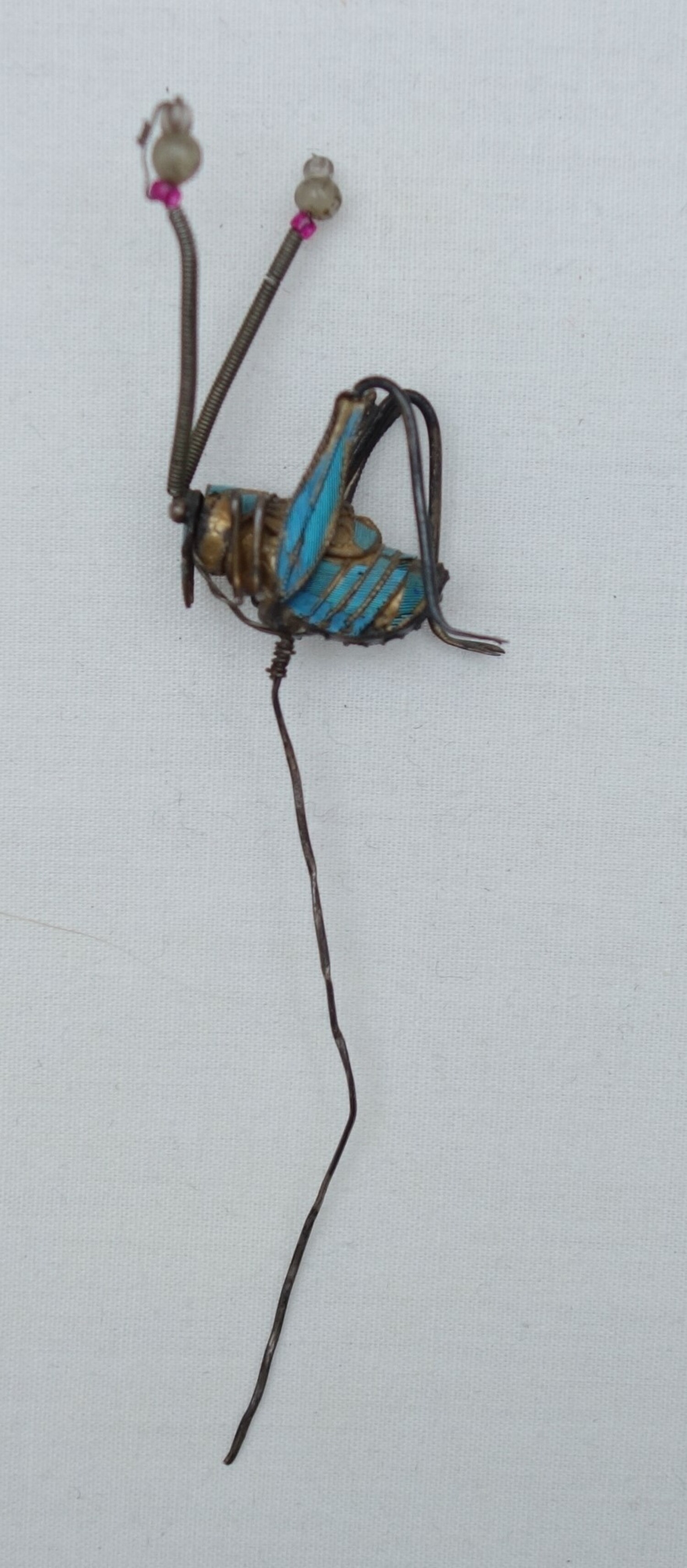 Hair pin in the shape of a cricket with long antennae, with kingfisher feather decoration, China, 20th century (TRC 2023.2520).