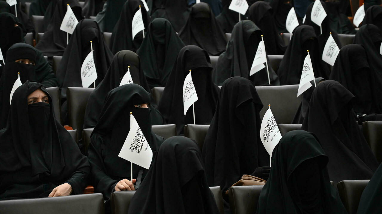 Afghan female students in Kabul, Saturday 11 September 2021, with Takiban flags. The women are wearing Saudi-style abaya and niqab, as propagated by the new Taliban rulers (QURESHI AFP).