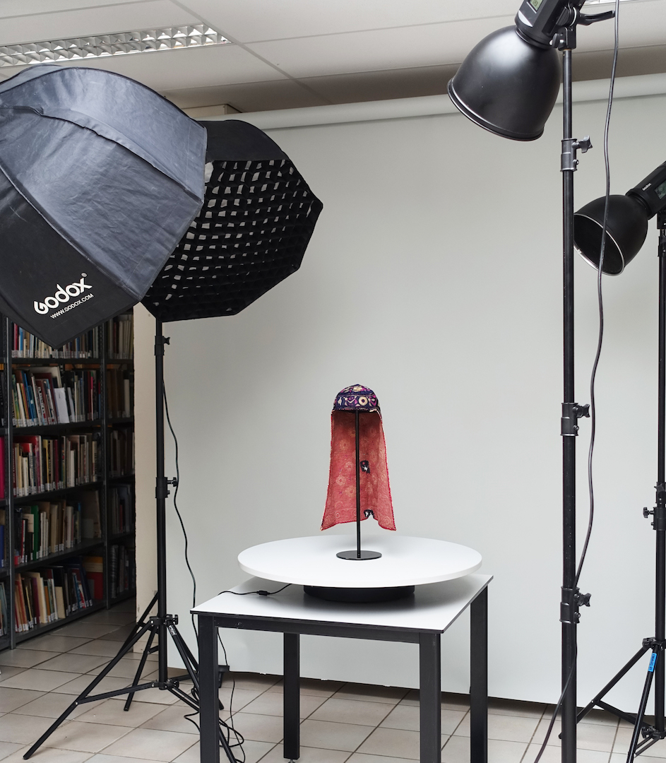 Boy's headdress from India, prepared for 360-photography. Photograph by author.