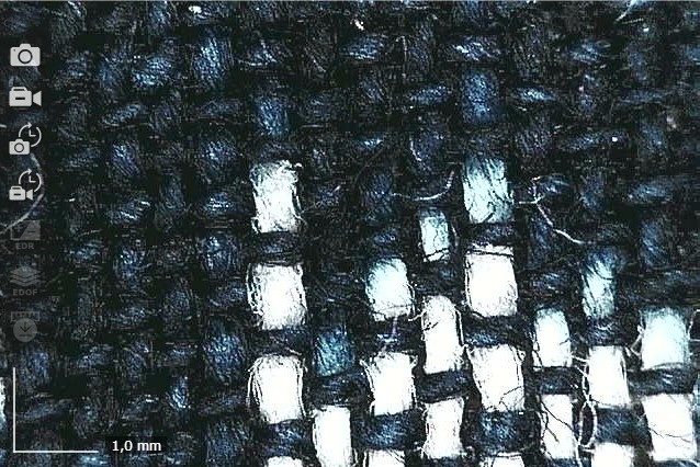 Fig. 6. Close examination and highly detailed image of the kasuri cloth sample TRC 2017.1478-23 with Dino-Lite USB Digital microscope.