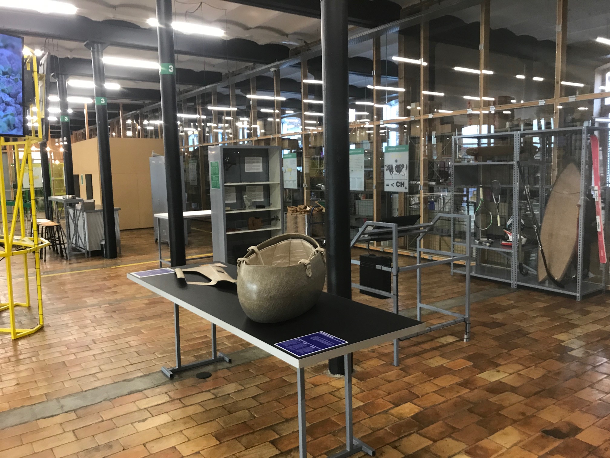 Ground floor of the Museum Texture in Kortrijk, with a plethora of tools and instruments, and types of fibres and other materials, related to the flax and linen production in Kortrijk and Flanders from the medieval period onwards. Photograph by Willem Vogelsang.