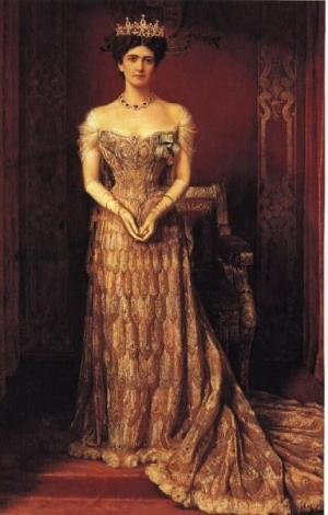 Lady Curzon wearing her Peacock Dress, which was decorated with beetlewings.