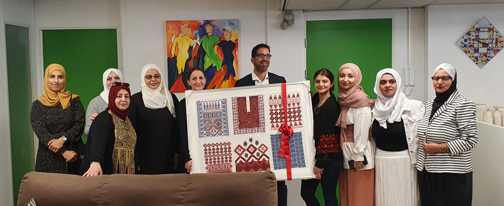 A Palestinian panel with six samplers worked by women in Capelle aan den IJssel, presented to the wethouder Welzijn, 23 September 2021.
