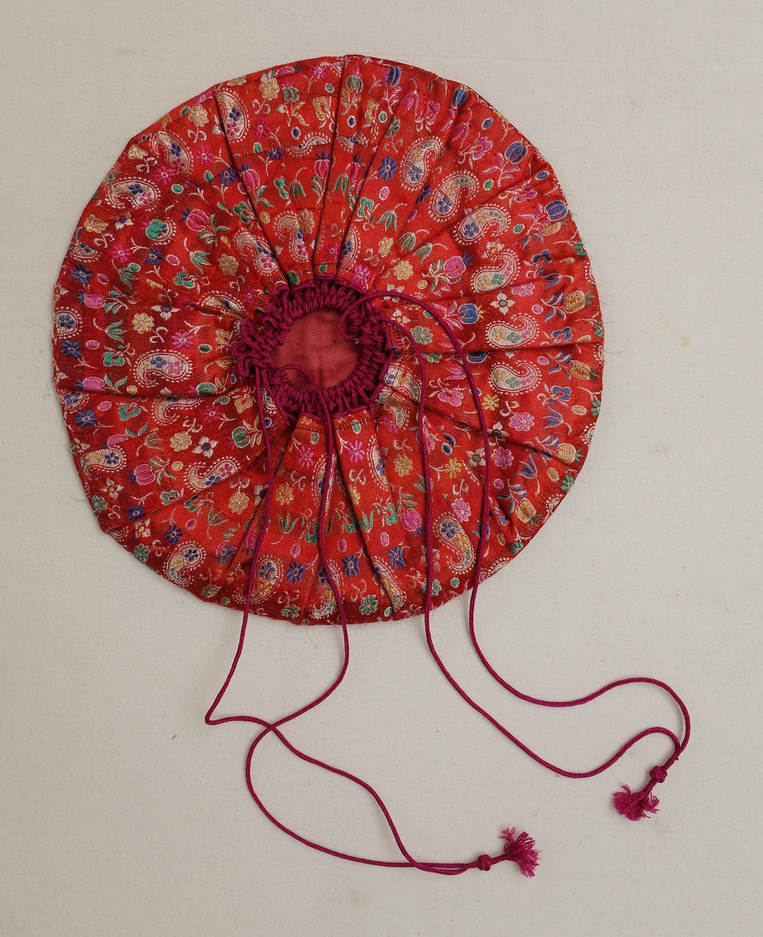 Small pouch with a drawstring from the Zoroastrian community in Iran, early 19th century (TRC 2018.2907).