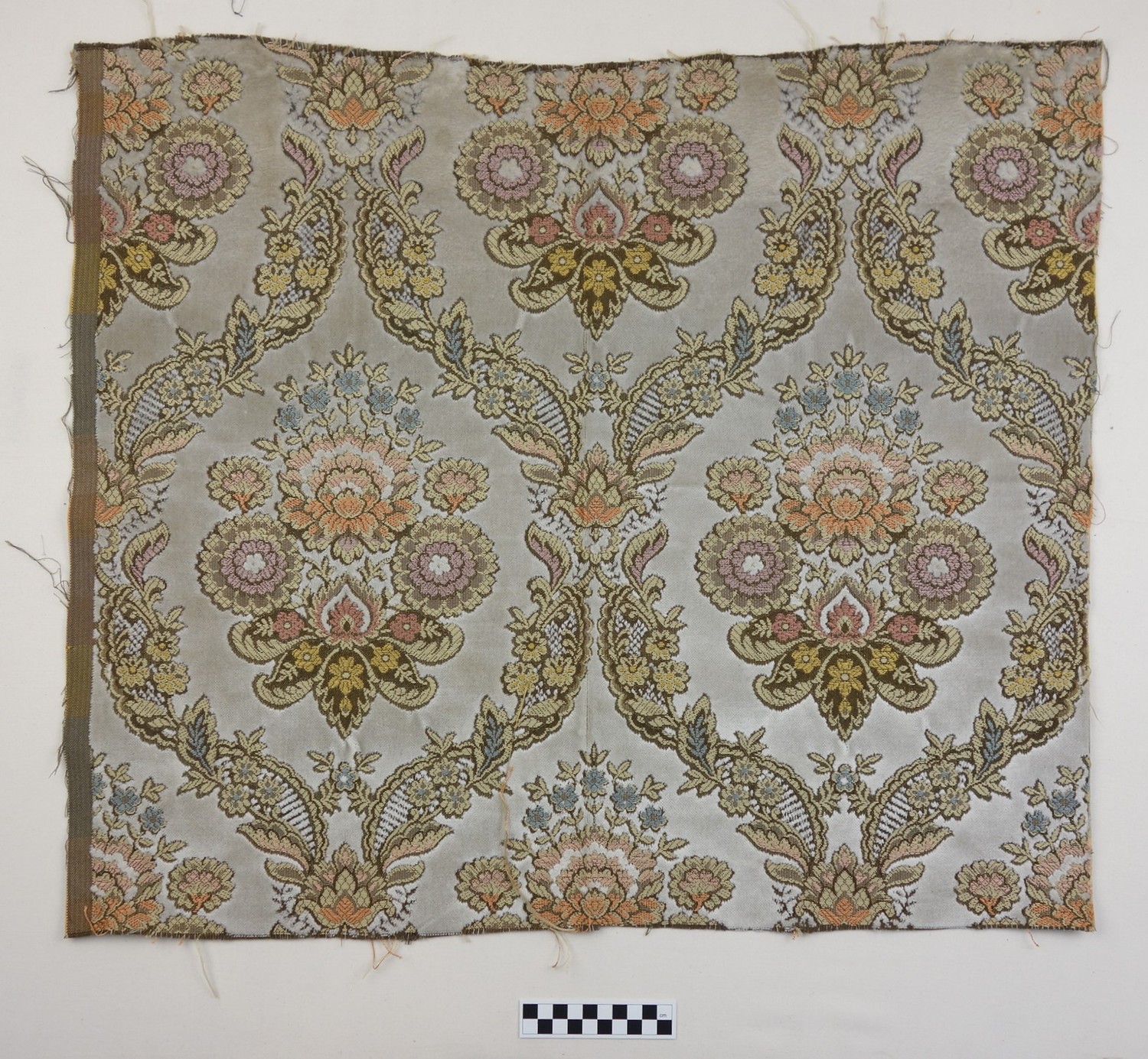 Sample of modern French velvet with a Classic mirrored design (TRC 2017.3359).