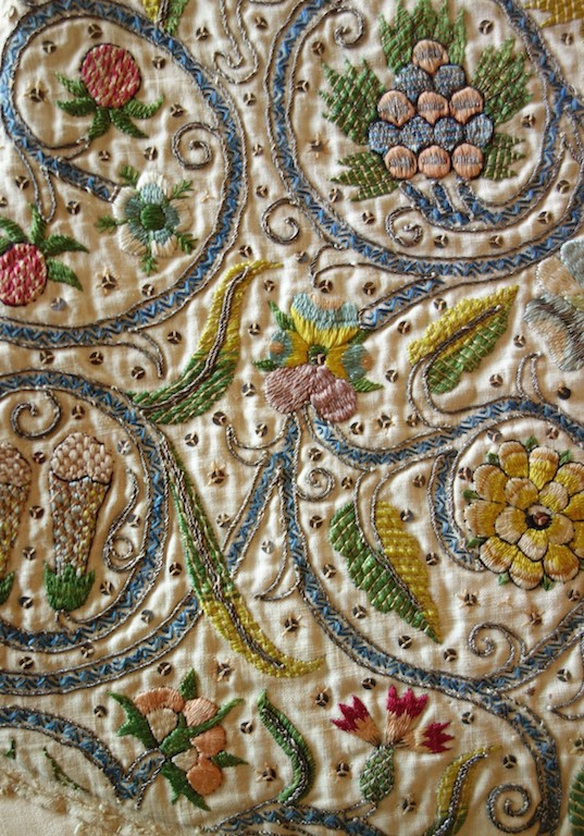 Detail of an Elizabethan (late 16th century) British embroidery (Cotsen collection, Los Angeles).