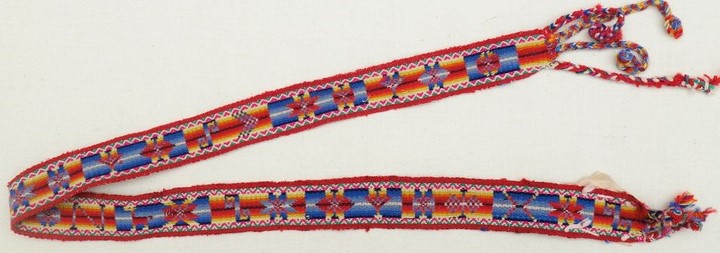 Card woven band from Bolivia, 20th century (TRC.2020.2778).