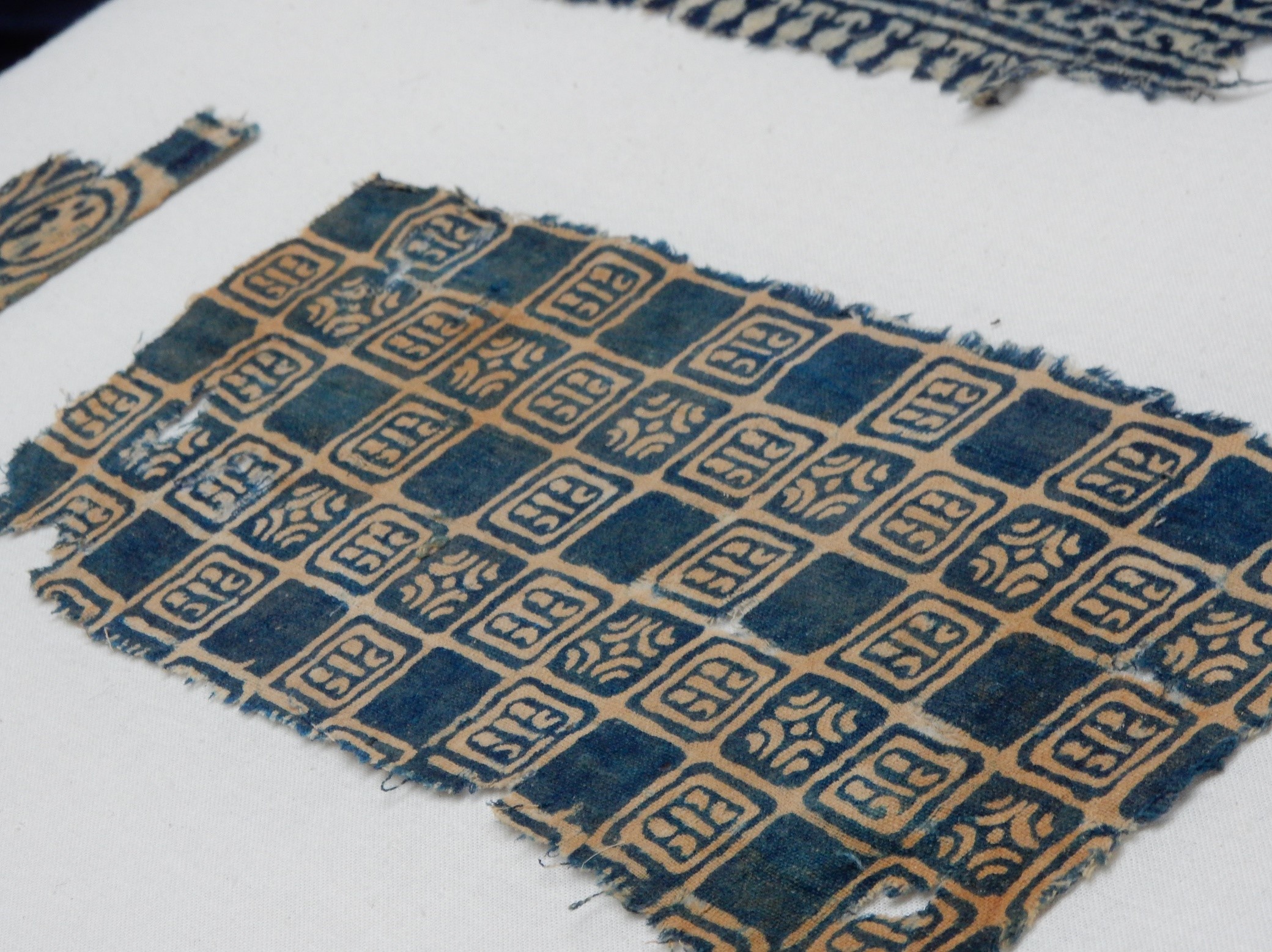 Fragment of a 14th century, indigo-dyed cloth from India, found at the Egyptian site of Quseir al-Qadim, Egypt (TRC).