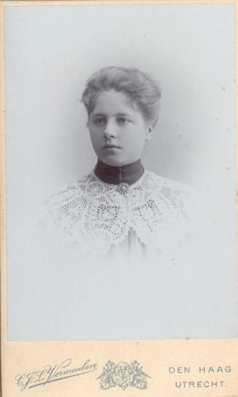 Foto uit ca. 1904 van Henriëtte Braunstahl (1885-1983). TRC Collectie.