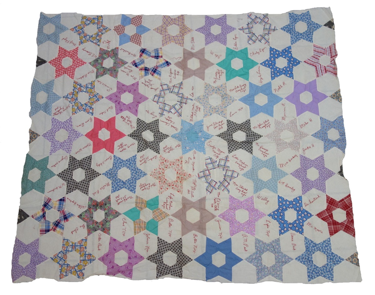 An autograph quilt top, USA, mid-20th century (TRC 2017.3366).