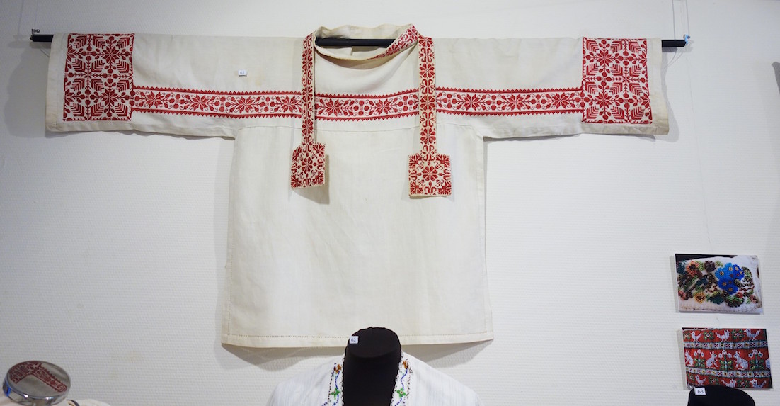 Tunic and stola with embroidery, TRC collection.