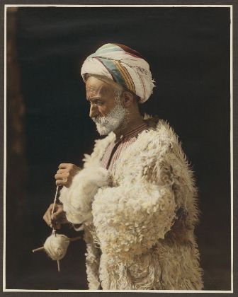 Spinnende man uit Ramallah, Palestina, ca. 1900. Library of Congress  LC-DIG-ppmsca-18417-00020