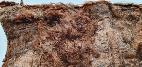 One of the finds that Gillian helped identify: a cuff or sleeve end of ciselé velvet with cut and uncut piles of different heights, on a satin ground. JO-4-3, Jodenbreestraat Amsterdam, 1575-1650. Photograph: Martine Benot-Teunissen.